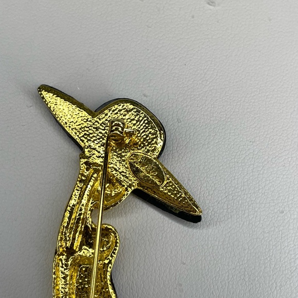 Vintage Park Lane Art Deco-style lady in a hat brooch with green enamel - Picture 5 of 5